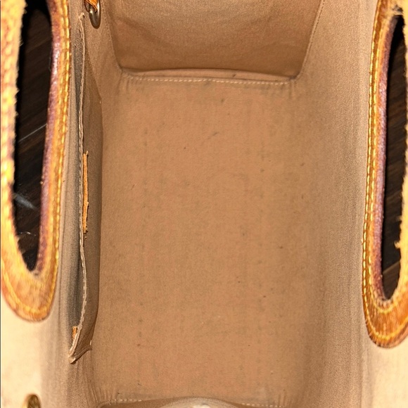 LOUIS VUITTON Gold Tote with Iconic Embossed Design - Picture 4 of 14